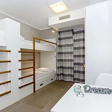 Hostel Dvor *