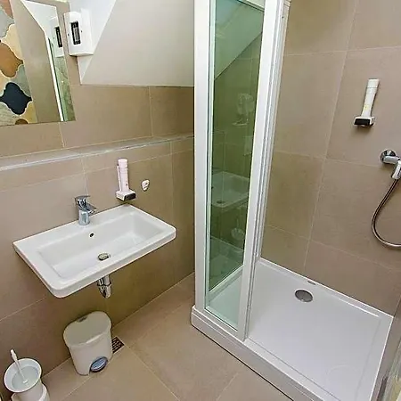 Hostel Dvor