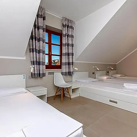 Hostel Dvor