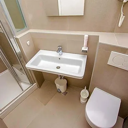 Hostel Dvor