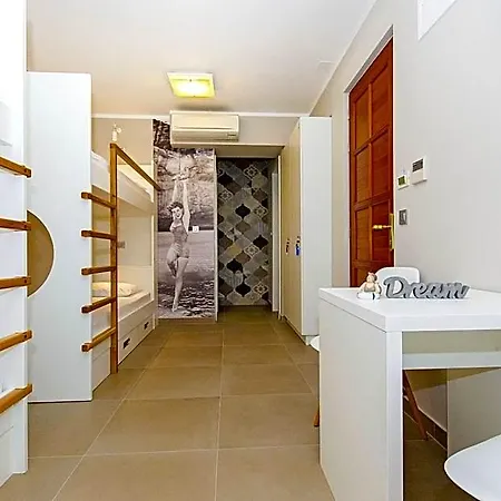 Dvor Hostel