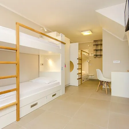 Hostel Dvor