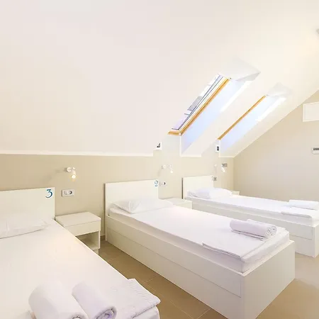 Dvor Hostal *