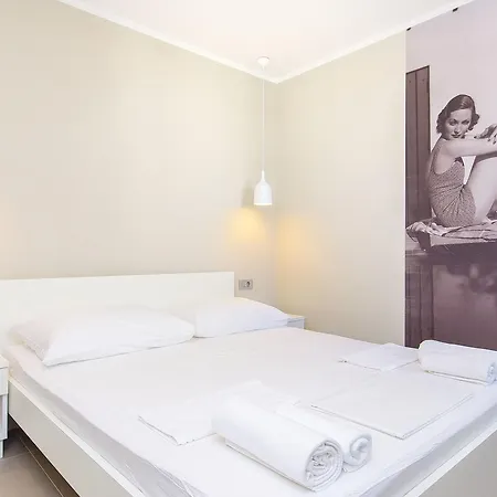 Dvor Hostel