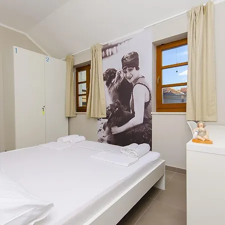 Hostal Dvor *