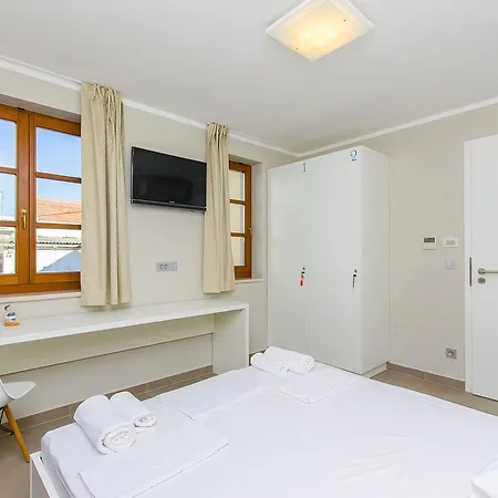 Dvor אכסניה ספליט