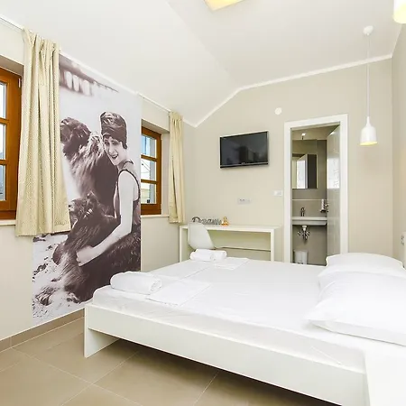 Dvor Hostal