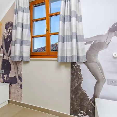Dvor Hostal *