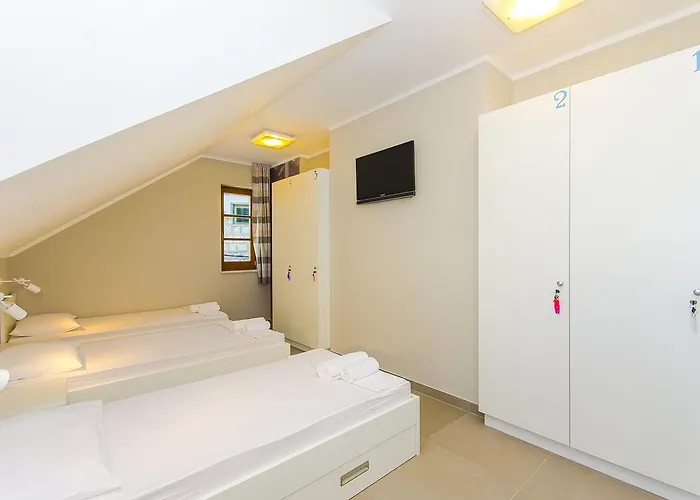 Dvor Hostel