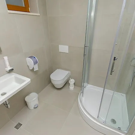 Albergue Dvor *