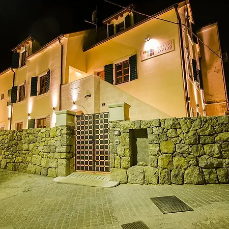 Dvor Hostel Split